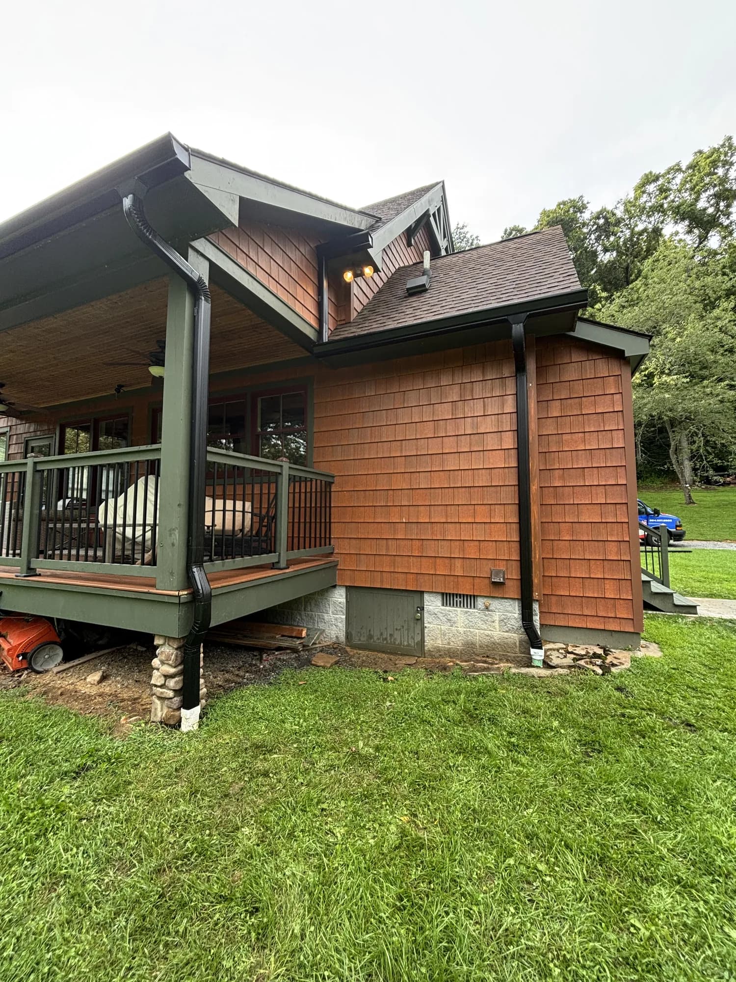 Cedar-shake West Virginia home with a finished Flag Gutter seamless gutter system